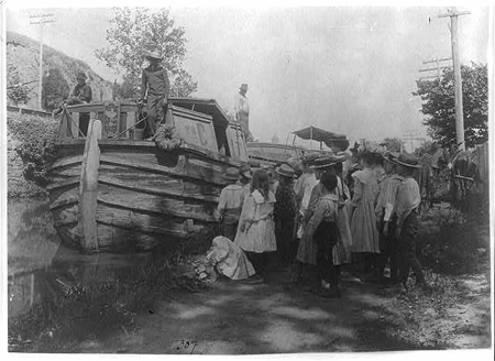 School on outing along C&O Canal