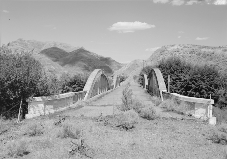 Lowe, Jet. "WESTERN PORTAL LOOKING NE BY 20 DEGREES - Indian Timothy Memorial Bridge, U.S. Route 12 spanning Alpowa Creek, Silcott, Asotin County, WA." 1993. Library of Congress Prints and Photographs Division.