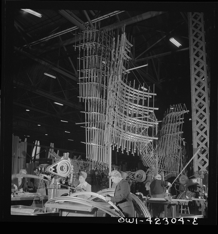 Boeing aircraft plant - production of B-17F